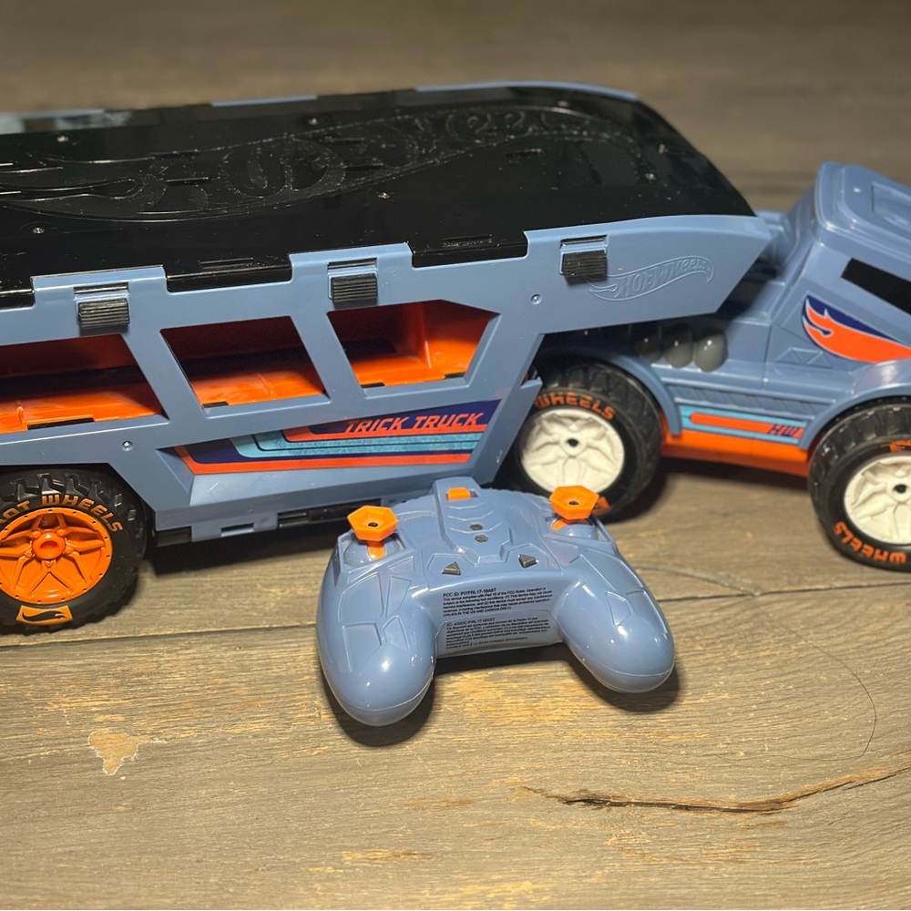 Hot wheels RC trick truck transforming stunt park vehicle